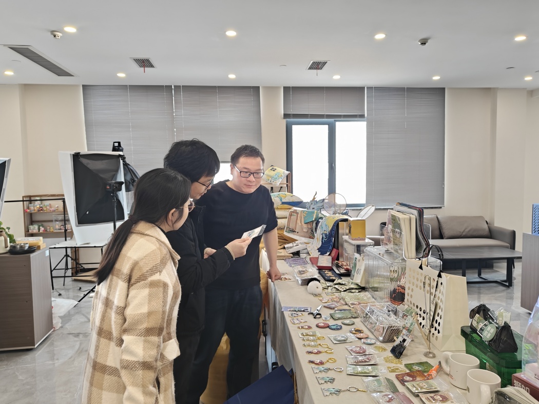 深化校地合作 共育文創(chuàng)人才——商學院師生赴開封文投集團開展文化產(chǎn)業(yè)發(fā)展參觀交流活動